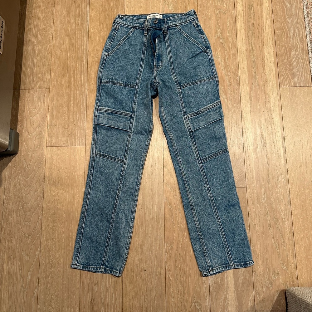 Abercrombie the 90's straight Jeans ultra high rise NWOT. Short length